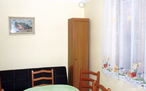 Smrž: Ejendom, Møbel, Komfort, Belysning, Træ, Bygning, Indretning, Etage, Væg, Bed Frame