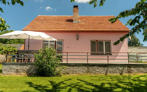 Smrž: Hus, Hjem, Tag, Sommerhus, Stuehus, Gård, Have, Estate, Lawn, Backyard