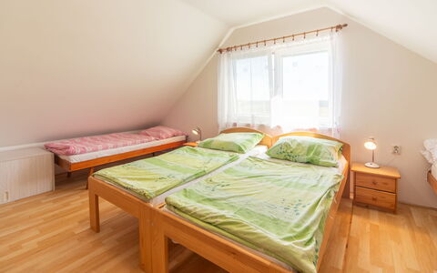 Smrž: Soveværelse, Træ, Seng, Sengetøj, Sengetøj, Etage, Gulvbelægning, Bed Frame, Hjem, Sengetøj