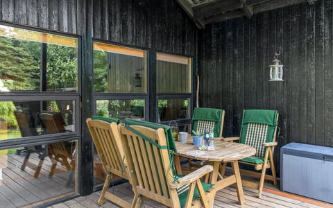 Amela - 30Km from the Sea: Tag, Hus, Hjem, Sommerhus, Dør, Sidespor, Dæk, Veranda, Planke, Hårdttræ