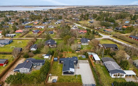 Ludvika - 300M to the Fjord: Træ, Tag, Arkitektur, Hjem, Hus, Sommerhus, Sidespor, Hårdttræ, Hældning, Estate