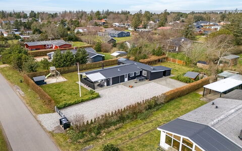 Ludvika - 300M to the Fjord: Træ, Tag, Arkitektur, Hjem, Hus, Sommerhus, Sidespor, Hårdttræ, Hældning, Estate