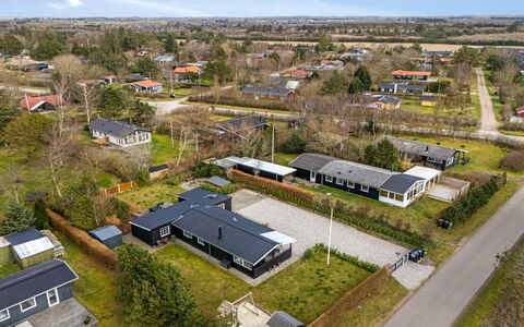 Ludvika - 300M to the Fjord: Træ, Tag, Arkitektur, Hjem, Hus, Sommerhus, Sidespor, Hårdttræ, Hældning, Estate