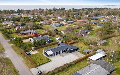 Ludvika - 300M to the Fjord: Træ, Tag, Arkitektur, Hjem, Hus, Sommerhus, Sidespor, Hårdttræ, Hældning, Estate