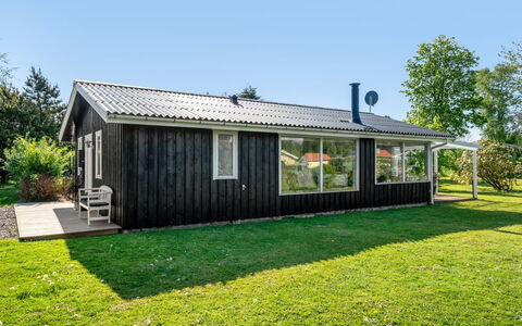 Marielouise - from the Sea: Møbel, Indretning, Gulvbelægning, Etage, Loft, Værelse, Stol, Bord, Lejlighed, Køkken & Spisebord