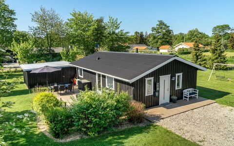 Marielouise - from the Sea: Møbel, Indretning, Gulvbelægning, Etage, Loft, Værelse, Stol, Bord, Lejlighed, Køkken & Spisebord