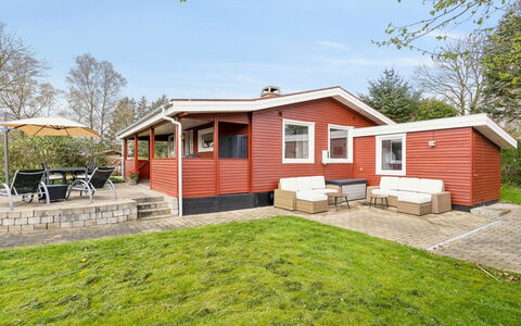 Safina - 100M from the Sea: Møbel, Indretning, Gulvbelægning, Etage, Loft, Værelse, Stol, Bord, Lejlighed, Køkken & Spisebord