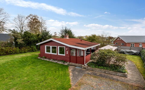 Safina - 100M from the Sea: Møbel, Indretning, Gulvbelægning, Etage, Loft, Værelse, Stol, Bord, Lejlighed, Køkken & Spisebord