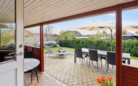 Safina - 100M from the Sea: Møbel, Indretning, Gulvbelægning, Etage, Loft, Værelse, Stol, Bord, Lejlighed, Køkken & Spisebord