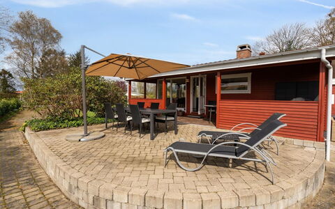 Safina - 100M from the Sea: Møbel, Indretning, Gulvbelægning, Etage, Loft, Værelse, Stol, Bord, Lejlighed, Køkken & Spisebord