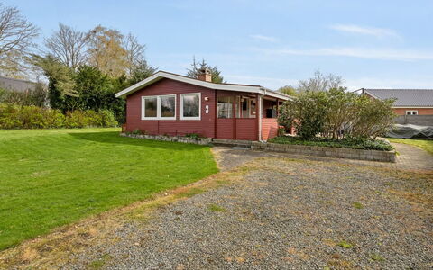 Safina - 100M from the Sea: Møbel, Indretning, Gulvbelægning, Etage, Loft, Værelse, Stol, Bord, Lejlighed, Køkken & Spisebord