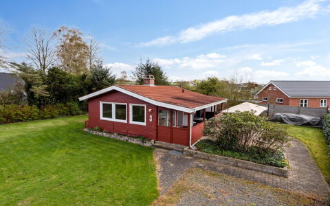 Safina - 100M from the Sea: Møbel, Indretning, Gulvbelægning, Etage, Loft, Værelse, Stol, Bord, Lejlighed, Køkken & Spisebord