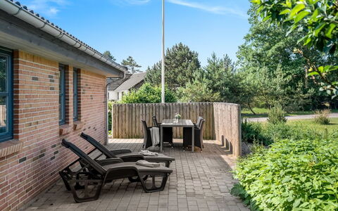 Elsi - 1.3Km from the Sea: Busk, Have, Hjem, Land Lot, Udendørs Møbler, Sommerhus, Bunddække, Landscaping, Backyard