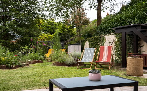 Rio Lima Retreat: Plante, Møbel, Bord, Træ, Udendørs Møbler, Udendørs Bord, Skygge, Græs, Stol, Træ