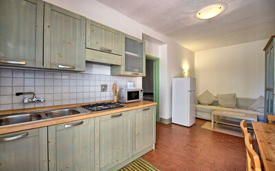Contadino: Cabinetry, Ejendom, Countertop, Bygning, Køkken Apparat, Komfur, Træ, Indretning, Skuffe, Køkken