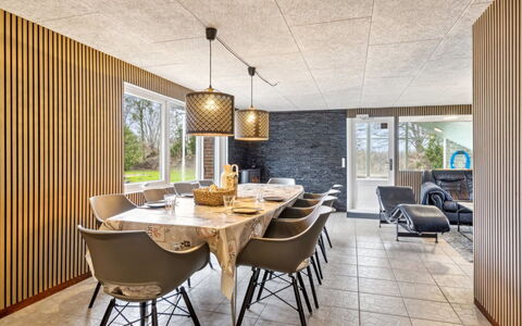 Fidelia - 400M from the Sea: Loft, Gulvbelægning, Indretning, Etage, Kompositmateriale, Møbel, Udvej, Hotel, Design, Dagslys