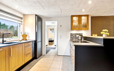 Fidelia - 400M from the Sea: Loft, Gulvbelægning, Indretning, Etage, Kompositmateriale, Møbel, Udvej, Hotel, Design, Dagslys