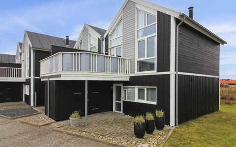 Borica - 700M from the Sea: Loft, Gulvbelægning, Indretning, Etage, Kompositmateriale, Møbel, Udvej, Hotel, Design, Dagslys