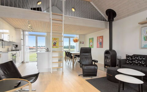 Borica - 700M from the Sea: Loft, Gulvbelægning, Indretning, Etage, Kompositmateriale, Møbel, Udvej, Hotel, Design, Dagslys