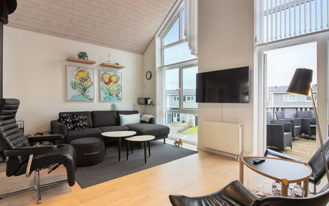 Borica - 700M from the Sea: Loft, Gulvbelægning, Indretning, Etage, Kompositmateriale, Møbel, Udvej, Hotel, Design, Dagslys