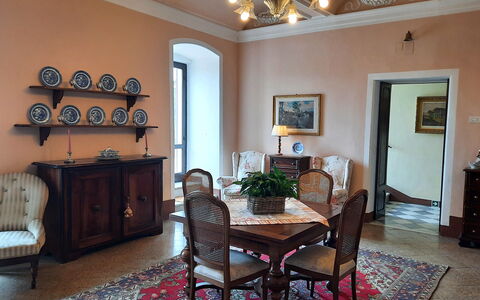 Villa Delle Palme: Møbel, Bord, Billedramme, Træ, Belysning, Indretning, Stol, Etage, Stue, Cabinetry