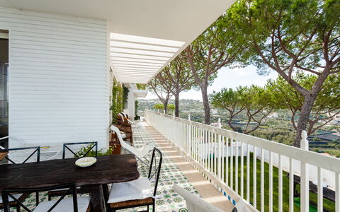 Villa Il Sole Di Sorrento: Ejendom, Bygning, Plante, Bord, Skygge, Træ, Veranda, Udendørs Møbler, Træ, Blomsterkrukke