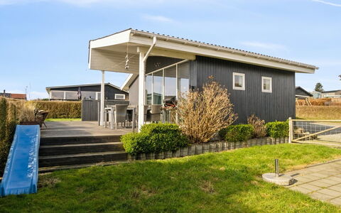 Gyrid - 150M from the Sea: Træ, Hjem, Veranda, Dæk, Hårdttræ, Tag, Bejdse, Trægulve, Eco Hotel