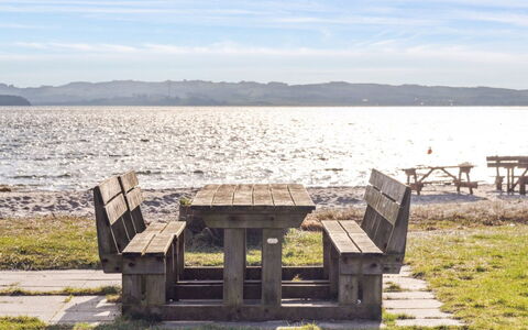 Gyrid - 150M from the Sea: Træ, Hjem, Veranda, Dæk, Hårdttræ, Tag, Bejdse, Trægulve, Eco Hotel