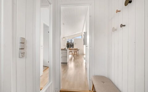 Krum - 250M from the Sea: Træ, Tag, Arkitektur, Hjem, Hus, Sommerhus, Sidespor, Hårdttræ, Hældning, Estate