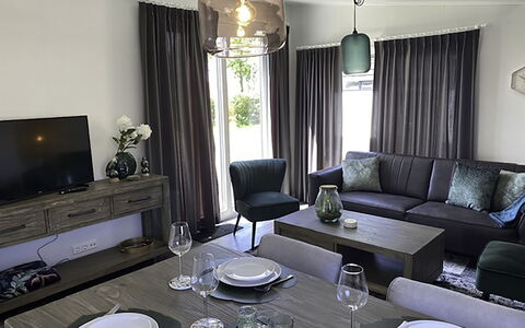 De Noordzee: Bord, Møbel, Ejendom, Couch, Hvid, Sort, Bordservice, Billedramme, Belysning, Purple