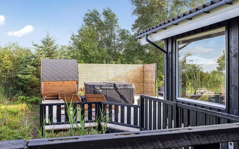 Griselda - 400M from the Sea: Træ, Hjem, Veranda, Dæk, Hårdttræ, Tag, Bejdse, Trægulve, Eco Hotel