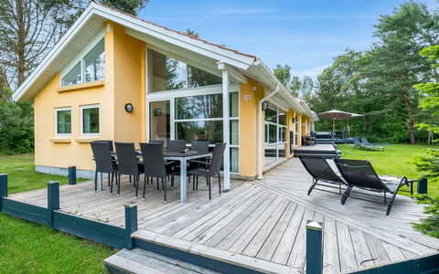 Tovi - 600M from the Sea: Møbel, Indretning, Stol, Gulvbelægning, Bord, Udvej, Etage, Loft, Værelse, Eco Hotel