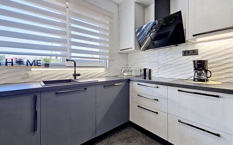 Id&La: Køkken, Indretning, Countertop, Cabinetry, Hjem, Køkken Apparat, Gulvbelægning, Større Bandage, Håndvask, Loft