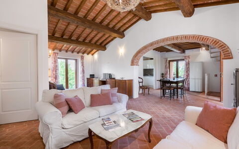 Vineyard’s Cottage With Pool, Ac, Wifi - Siena: Bord, Møbel, Ejendom, Couch, Stue, Træ, Indretning, Etage, Gulvbelægning, Komfort