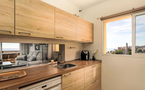 Fuengirola 605: Countertop, Cabinetry, Ejendom, Skuffe, Bygning, Køkken, Kommode, Træ, Belysning, Indretning