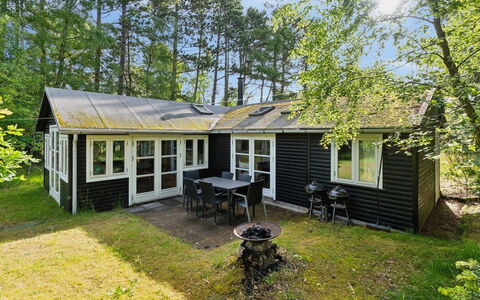 Borghild - 1Km from the Sea: Hus, Busk, Sommerhus, Hjem, Tag, Estate, Have, Garden Bygninger, Gård, Sidespor