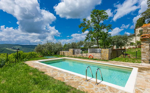 Greve in Chianti 620: Sky, Vand, Plante, Himmel, Svømmepøl, Bygning, Træ, Land Lot, Naturlige Landskab, Fritid