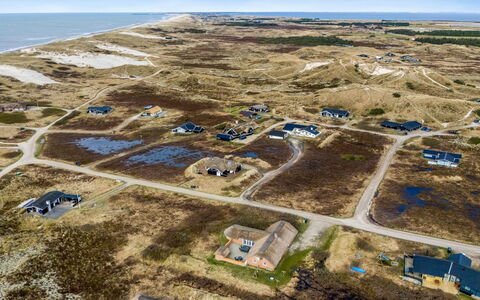 Milena - 200M from the Sea: Møbel, Bord, Stol, Coastal Og Oceaniske Landskabsformer, Indretning, Hav, Køkken & Spisebord, Udvej, Kyst, Udendørs Møbler