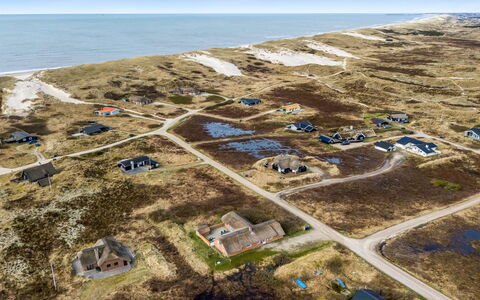 Milena - 200M from the Sea: Møbel, Bord, Stol, Coastal Og Oceaniske Landskabsformer, Indretning, Hav, Køkken & Spisebord, Udvej, Kyst, Udendørs Møbler