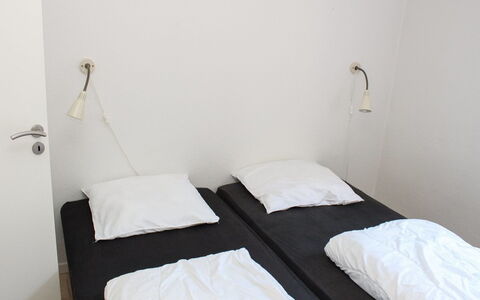 Viljo - 100M from the Sea: Seng, Soveværelse, Etage, Møbel, Gulvbelægning, Sengetøj, Sengetøj, Indretning, Bed Frame, Værelse