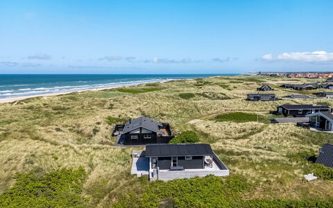 Fatlinda - 50M from the Sea: Tag, Hjem, Hus, Sidespor, Sommerhus, Kompositmateriale, Dør, Skydevindue, Estate, Skorsten