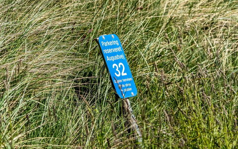 Fatlinda - 50M from the Sea: Tag, Hjem, Hus, Sidespor, Sommerhus, Kompositmateriale, Dør, Skydevindue, Estate, Skorsten