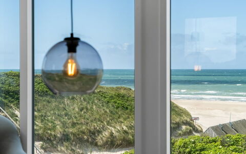 Fatlinda - 50M from the Sea: Loft, Gulvbelægning, Indretning, Etage, Kompositmateriale, Møbel, Udvej, Hotel, Design, Dagslys