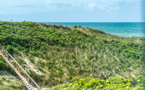 Fatlinda - 50M from the Sea: Loft, Gulvbelægning, Indretning, Etage, Kompositmateriale, Møbel, Udvej, Hotel, Design, Dagslys