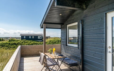 Fatlinda - 50M from the Sea: Loft, Gulvbelægning, Indretning, Etage, Kompositmateriale, Møbel, Udvej, Hotel, Design, Dagslys