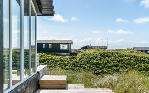 Fatlinda - 50M from the Sea: Loft, Gulvbelægning, Indretning, Etage, Kompositmateriale, Møbel, Udvej, Hotel, Design, Dagslys