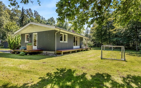 Sofja - 175M to the Fjord: Græs, Hus, Busk, Hjem, Sommerhus, Land Lot, Landdistrikt, Bunddække, Have