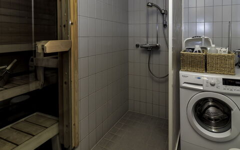 Kesä-Iikka 4: Gulvbelægning, Etage, Træ, Indretning, Sanitærarmatur, Vvs, Badeværelse, Flise, Værelse, Kompositmateriale