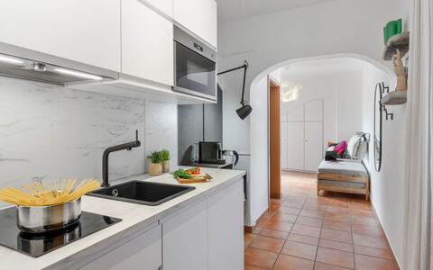 Ascona 180: Køkkenvask, Cabinetry, Ejendom, Countertop, Håndvask, Komfur, Køkken Apparat, Tap, Køkken, Husholdningsapparat