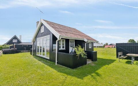 Ofrath - 5M from the Sea: Indretning, Loft, Lejlighed, Gulvbelægning, Møbel, Etage, Værelse, Belysning, Hjem, Couch